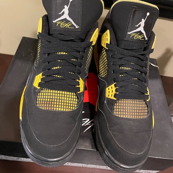 Jordan 4 Retro Thunder (2012) Size 12 - Picture 3 of 12